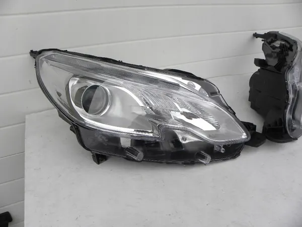PEUGEOT 2008 Voorlampen Oud Model OEM 9815405780 image 3