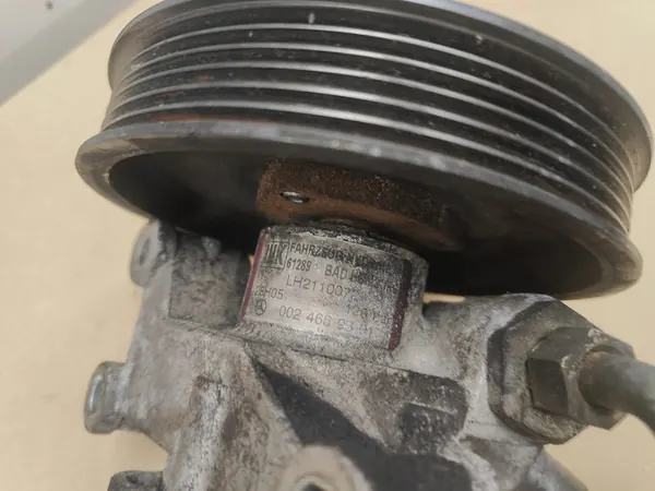 Servostyrningspump Mercedes W209 CLK A0024669301 image 3