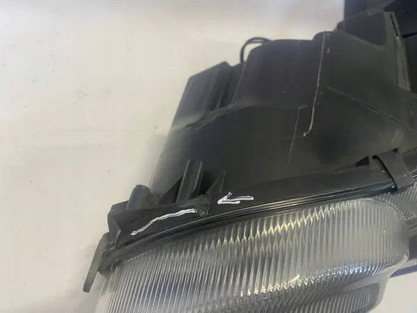 Farol Esquerdo Skoda Yeti 5L1941015A image 6