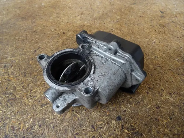 AUDI A3 8P GOLF VI LEON 1.6 TDI VÁLVULA 03G128063F image 2