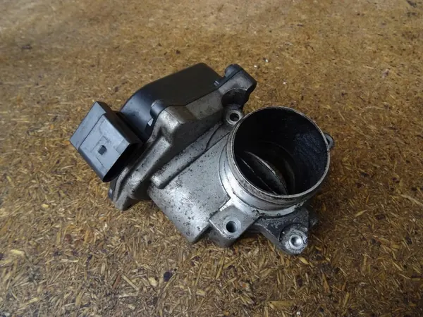 AUDI A3 8P GOLF VI LEON 1.6 TDI VÁLVULA 03G128063F image 3