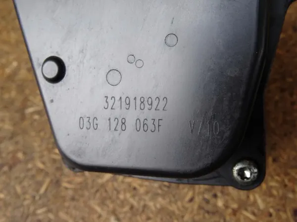 AUDI A3 8P GOLF VI LEON 1.6 TDI VÁLVULA 03G128063F image 4