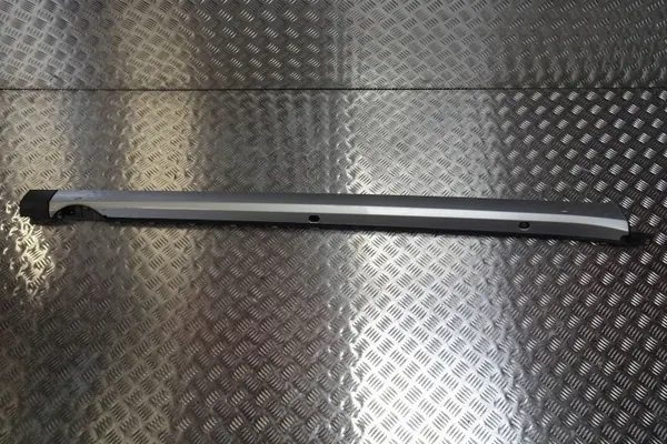 VW Taigo R-Line Jupe Latérale Gauche OEM 2G7853855C image 2