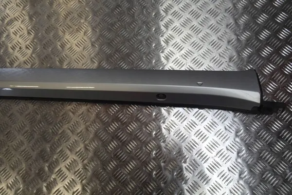VW Taigo R-Line Jupe Latérale Gauche OEM 2G7853855C image 3