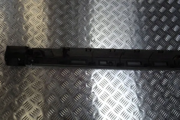 VW Taigo R-Line Jupe Latérale Gauche OEM 2G7853855C image 4