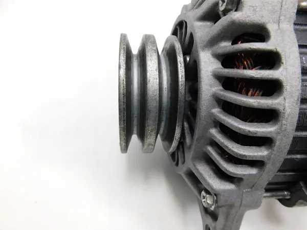 Alternador y Bomba de Vacío Mitsubishi L-200 Pajero 2.5 TD image 2