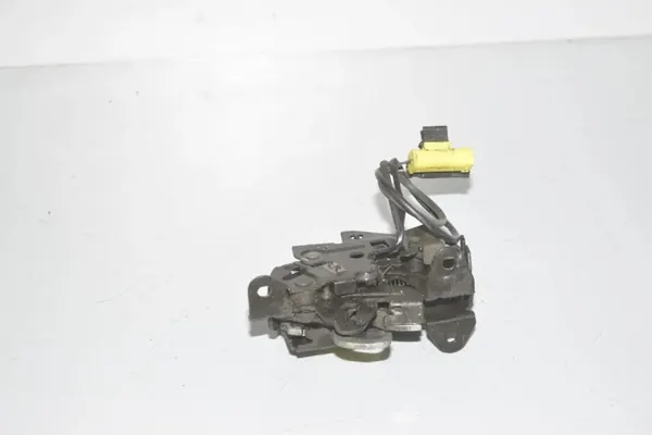 BMW motorkapslot OEM 4827418 voor 2 Active Tourer image 2