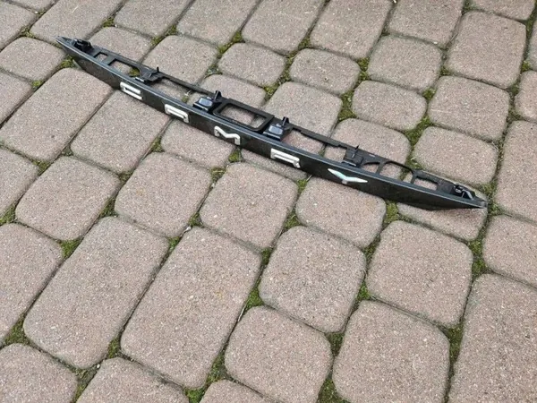 Moldura de porta-malas Toyota Camry VIII OEM 76811-33520 image 2