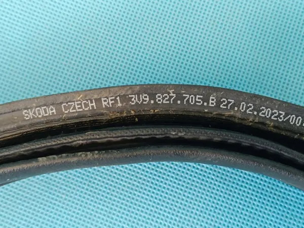 Joint de coffre OEM 3V9827705B pour Skoda Superb 3 image 9