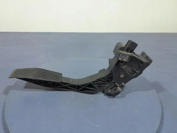 Opel Insignia B Gaspedalsensor OEM 84657611 image 3