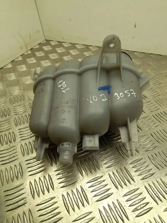 Koelvloeistof expansietank Audi A4 2019 8W0121405G image 2