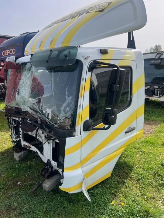OEM 8988NN Mercedes Atego II Cabina 2013 Usado image 2