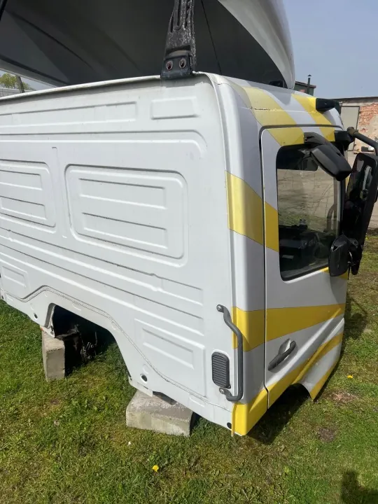 OEM 8988NN Mercedes Atego II Cabina 2013 Usado image 4