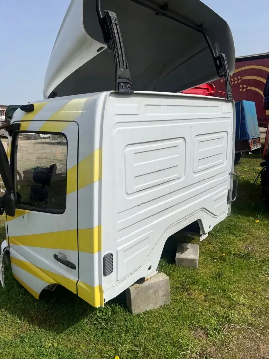 OEM 8988NN Mercedes Atego II Cabina 2013 Usado image 5