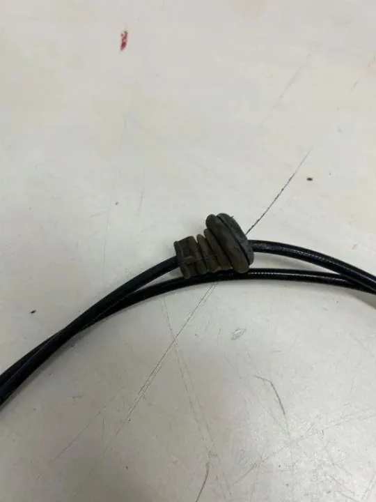 Câble d'ouverture capot Audi A8 D4 OEM 4H0823535B image 5