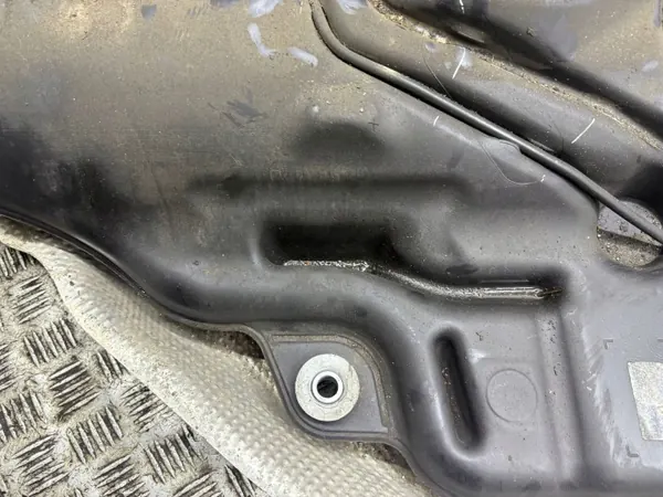 Brandstoftank Toyota Prius XW50 OEM AMD221661 image 4