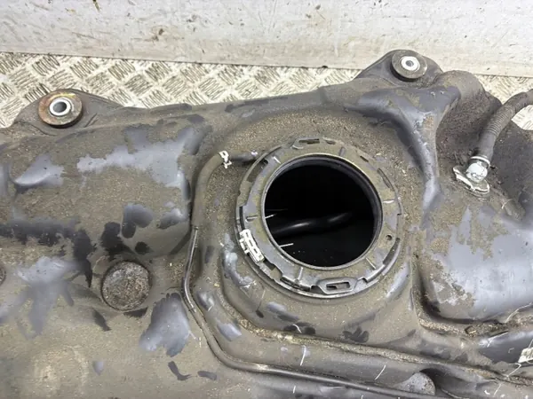 Brandstoftank Toyota Prius XW50 OEM AMD221661 image 6