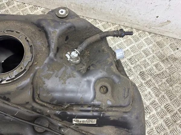 Brandstoftank Toyota Prius XW50 OEM AMD221661 image 7