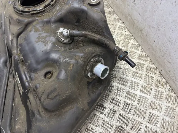 Brandstoftank Toyota Prius XW50 OEM AMD221661 image 8