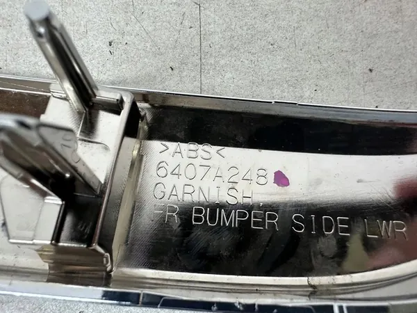 Moldura Cromada Direita para Para-choque Dianteiro Mitsubishi Eclipse Cross image 3