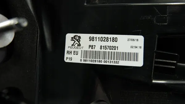 PEUGEOT 5008 II Luz Trasera Derecha image 6