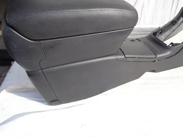 Toyota Avensis T25 mittkonsol armstöd OEM MO-1617-322 image 10
