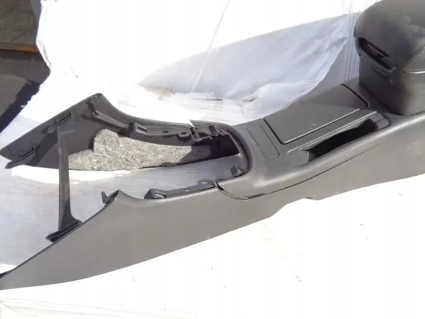 Toyota Avensis T25 mittkonsol armstöd OEM MO-1617-322 image 4