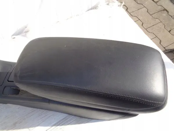 Toyota Avensis T25 mittkonsol armstöd OEM MO-1617-322 image 5