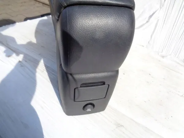 Toyota Avensis T25 mittkonsol armstöd OEM MO-1617-322 image 6