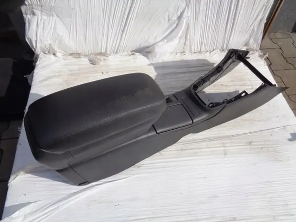 Toyota Avensis T25 mittkonsol armstöd OEM MO-1617-322 image 9