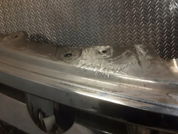 Nissan Murano Z50 takapuskurin tuuletusritilä OEM 62310CA000 image 3
