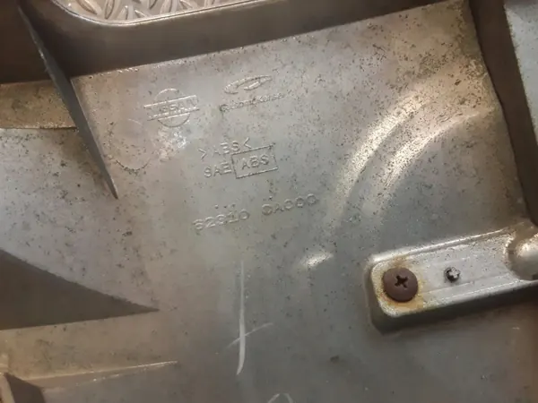 Nissan Murano Z50 takapuskurin tuuletusritilä OEM 62310CA000 image 5