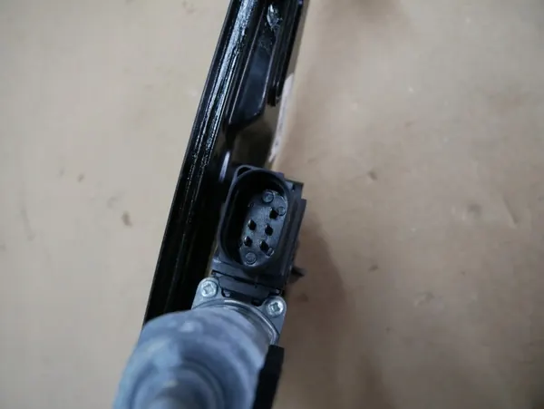 BMW E84 X1 Achterruitregelaar OEM 7268340 image 3