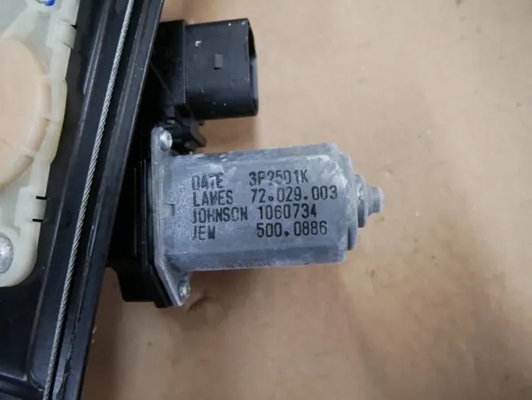 BMW E84 X1 Achterruitregelaar OEM 7268340 image 4