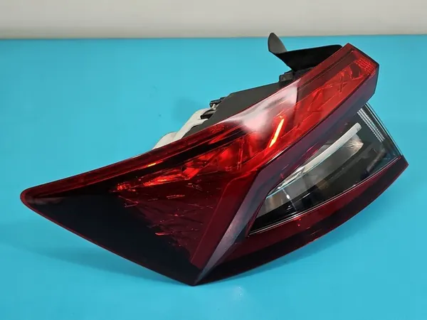 Luz Trasera Izquierda Skoda Karoq 17-21 OEM 57A945207 image 2