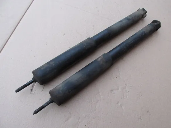 Mitsubishi PAJERO III Bakre Stötdämpare Set OEM image 3