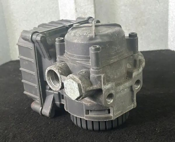EBS Modulator Front Axle Mercedes Actros MP4 4801065110 image 3