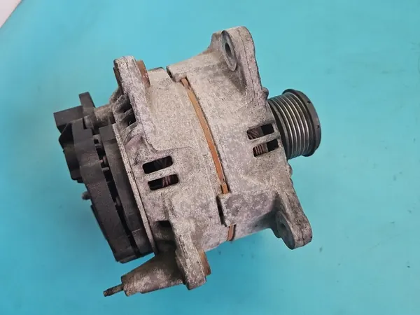 Alternador VW Touran I 1.9 TDI 06F903023F image 3