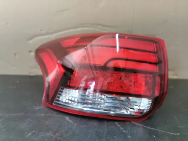 Luz Trasera Izquierda Mitsubishi Outlander III 2015–2022 OE image 3