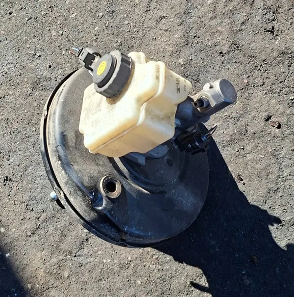 Jarrutehostinpumppu VW Golf V Kombi OEM 1K1614105CA image 2