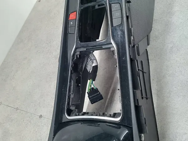 Túnel de Console Central Peugeot 508 2014-2020 OEM image 3