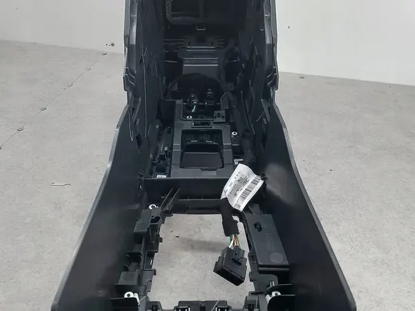 Túnel de Console Central Peugeot 508 2014-2020 OEM image 7