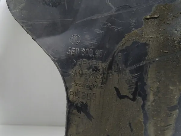 Left Front Wheel Arch Skoda Octavia III 5E 5E0809957E image 4