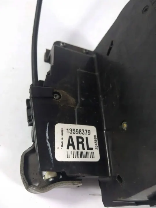 GMC Yukon Escalade Tahoe 2015-20 Höger Bakdörrlås OEM 13598379 image 3