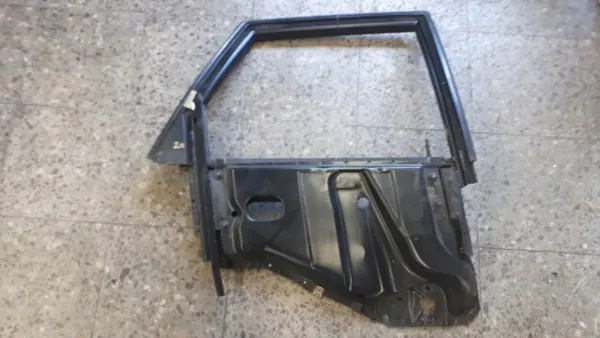 Marco puerta trasera derecha Audi 80 Sedán OEM image 2