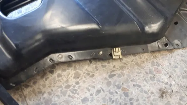 Marco puerta trasera derecha Audi 80 Sedán OEM image 10