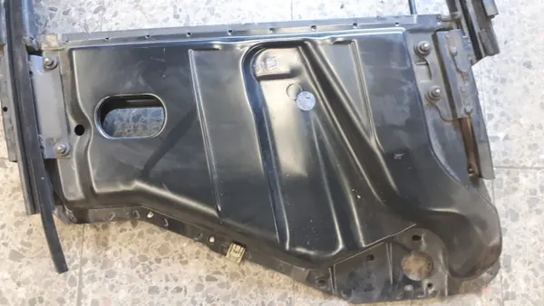 Marco puerta trasera derecha Audi 80 Sedán OEM image 4
