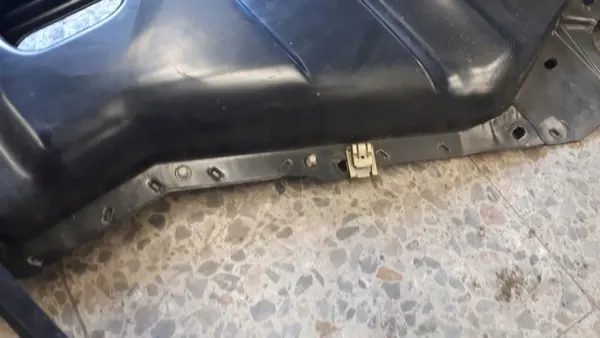 Marco puerta trasera derecha Audi 80 Sedán OEM image 9