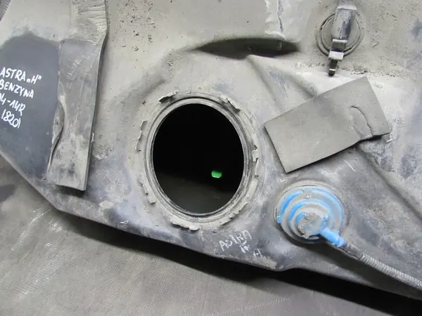 Réservoir de carburant Opel Astra H 04-14 13224309 image 5