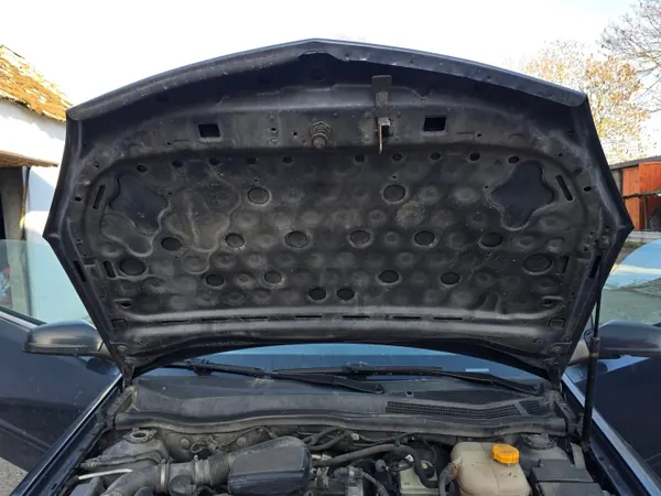 Opel OE Motorhuv Framdel för Astra H III Z168 Cabrio image 3
